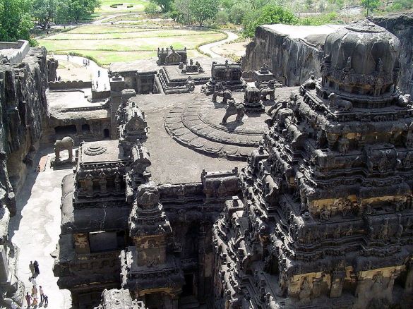 800px-Kailasha_temple_at_ellora